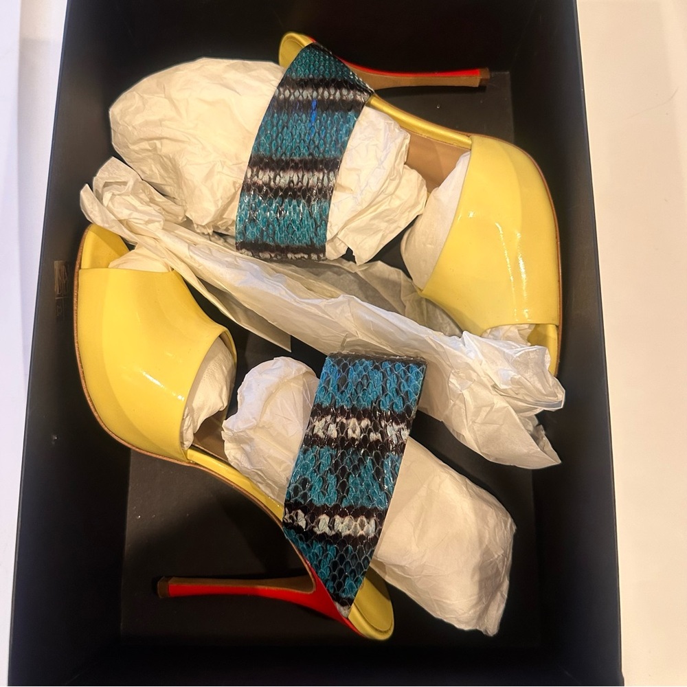 NICHOLAS KIRKWOOD 2013 Butter Yellow & Red Heels w/ Blue & Black Snakeskin Strap - Picture 14 of 14